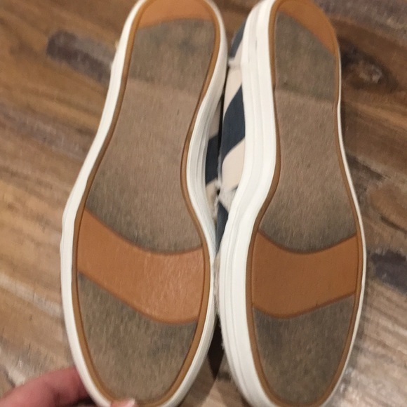 KEDS Slip On Shoes, Size 8 - Picture 4 of 5